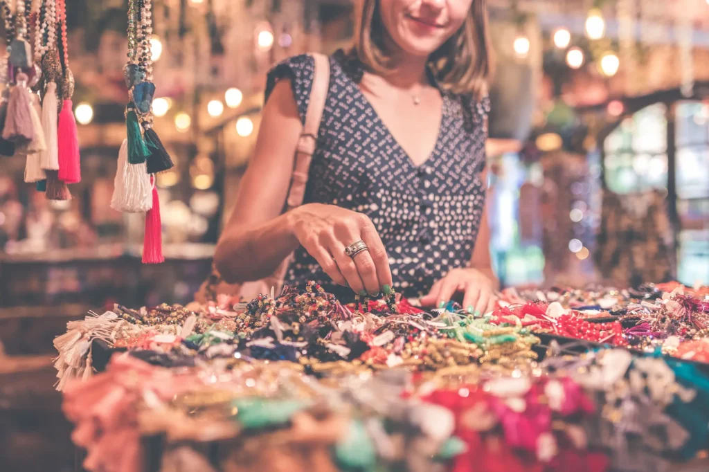 Mujer comprando - comprar online - apudacta.com